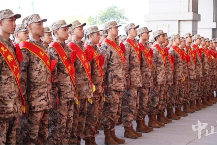 青春披甲赴軍營！中山歡送數(shù)百新兵入伍